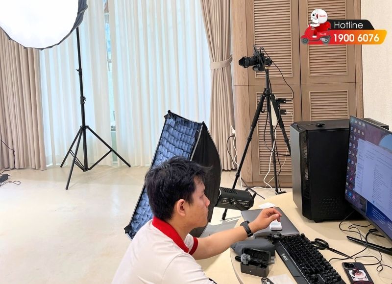 Thiết bị hỗ trợ theo dõi tương tác và kiểm soát buổi live