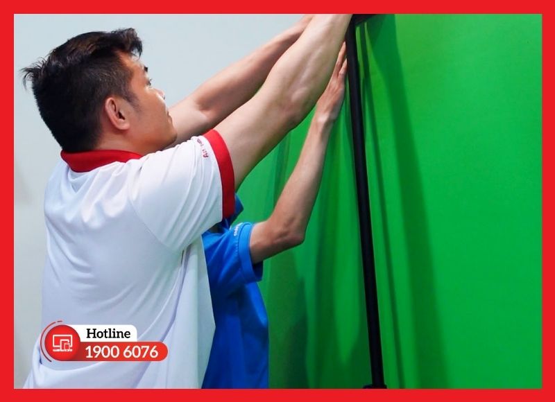 Lắp đặt và cố định khung phông nền