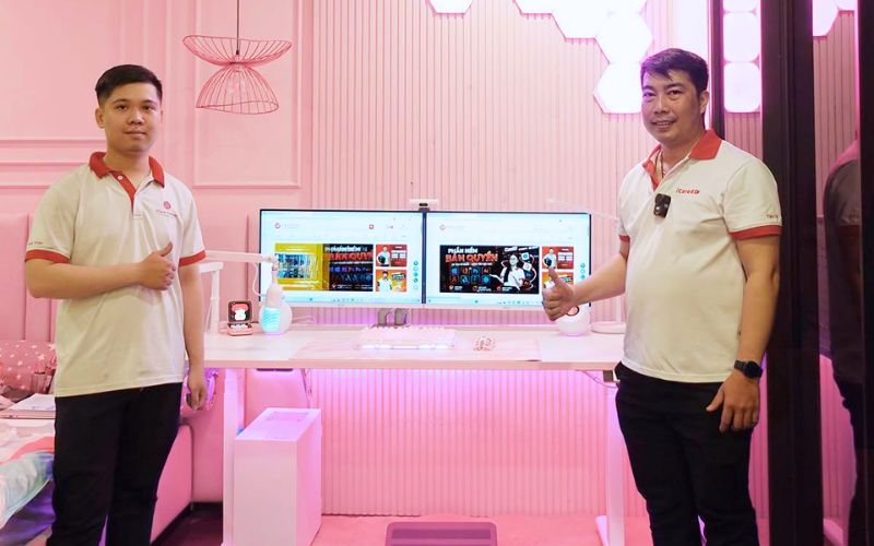 Case hoàn thiện góc gaming trắng hồng hiện đại cho khách hàng