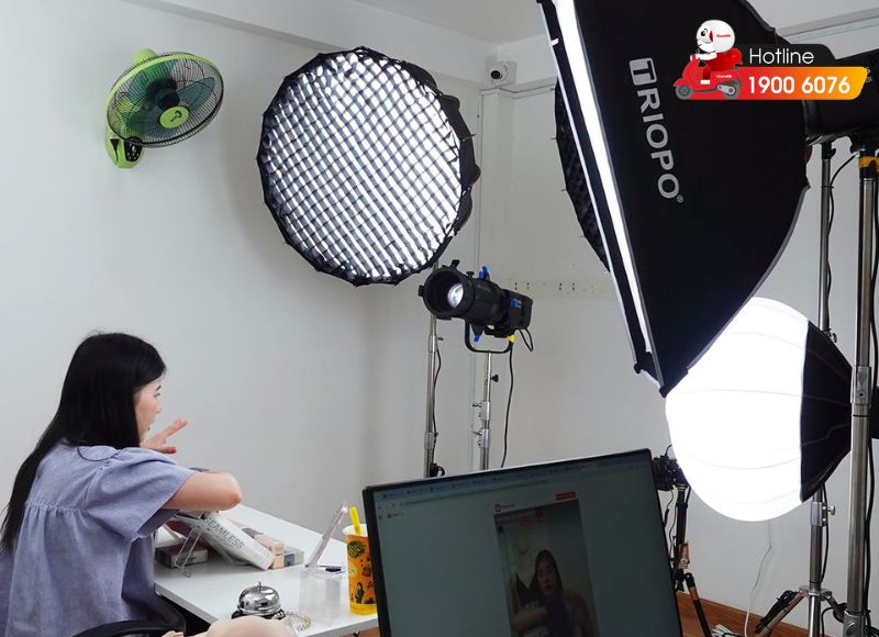 Thiết bị cơ bản để thiết kế phòng livestream