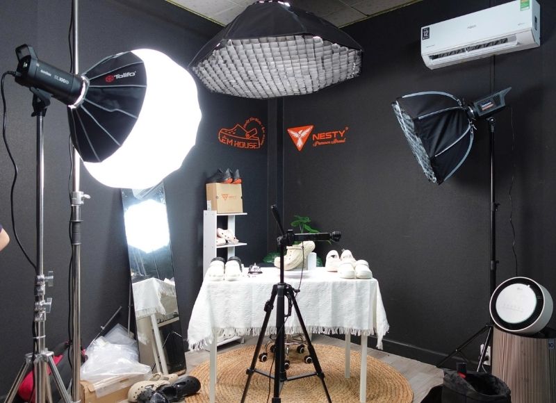 Mẫu phòng livestream bán hàng tại nhà gọn gàng, dễ setup