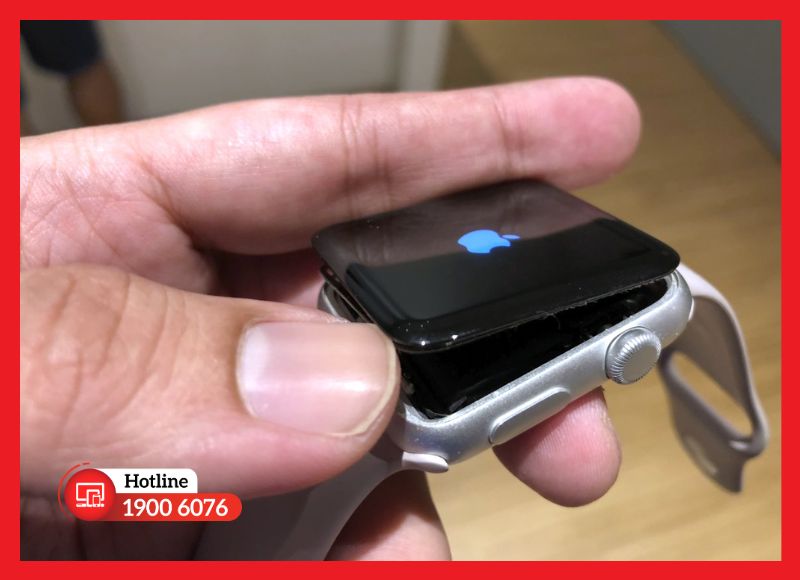 Apple Watch pin bị chai phồng, sạc không vào