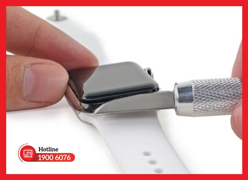 Rủi ro khi tự thay màn hình Apple Watch tại nhà