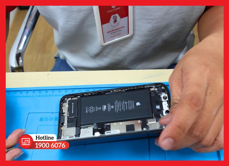 Thay pin iPhone an tâm với quy trình minh bạch tại iCare Center