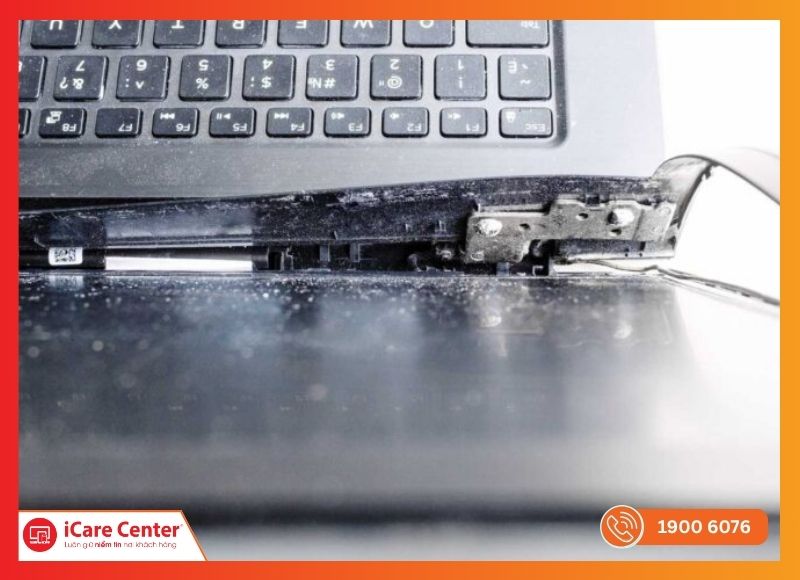 Vệ sinh và bôi trơn bản lề laptop bị kêu để giảm ma sát và tiếng ồn khi sử dụng