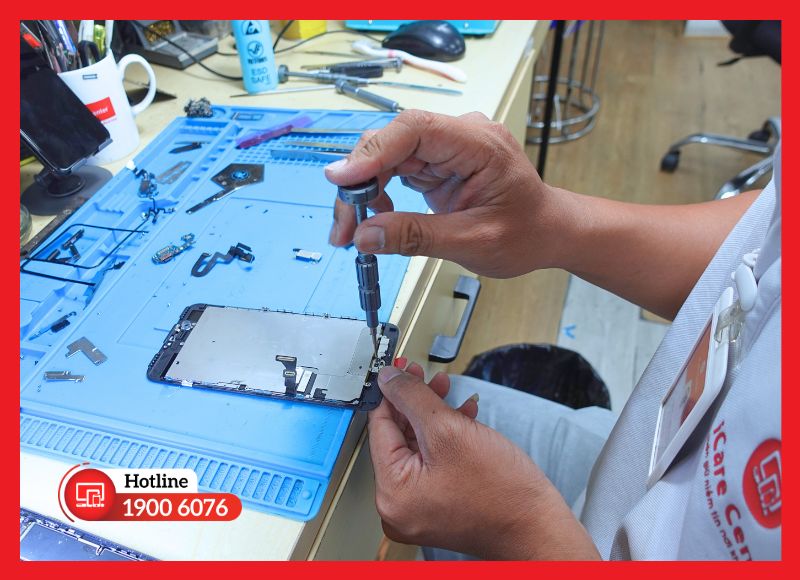 Kiểm tra cáp màn hình và linh kiện hiển thị bên trong