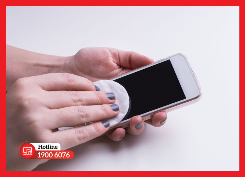 Vệ sinh màn hình giúp cải thiện cảm ứng iPhone