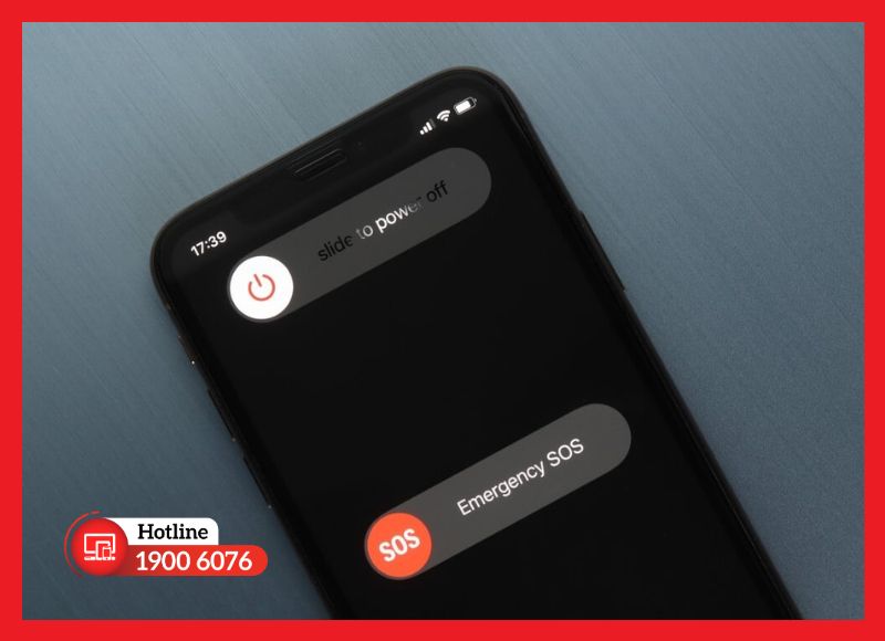 Khởi động lại iPhone để kiểm tra lỗi màn hình tạm thời