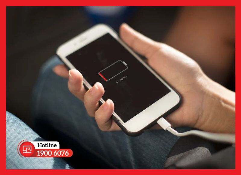 Trải nghiệm bị gián đoạn do pin tụt nhanh, phải sạc liên tục