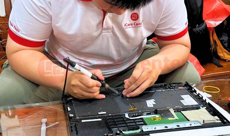 Dịch vụ sửa bản lề laptop tại nhà của iCare Center được khách hàng đáng giá cao