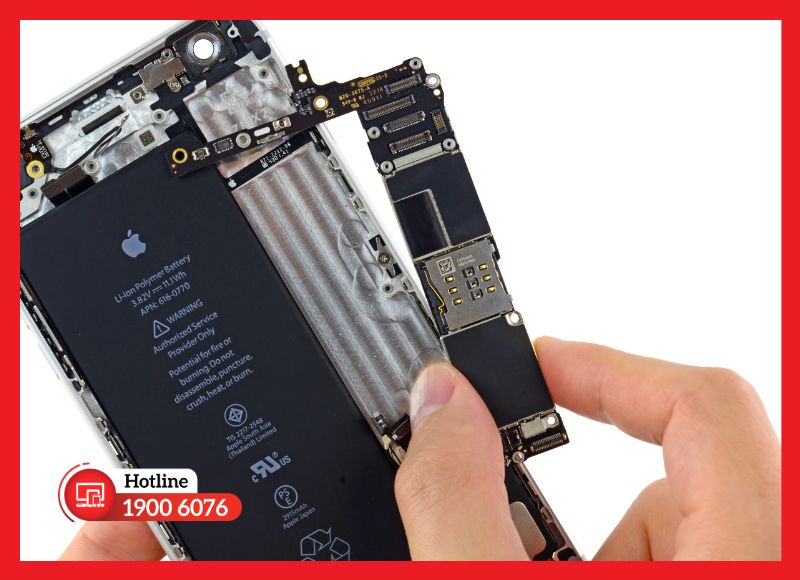 Dữ liệu trên iPhone được lưu trong mainboard, không nằm ở màn hình